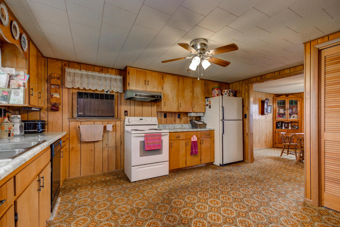 328 Lawrence 2075, La Russell, MO 64848