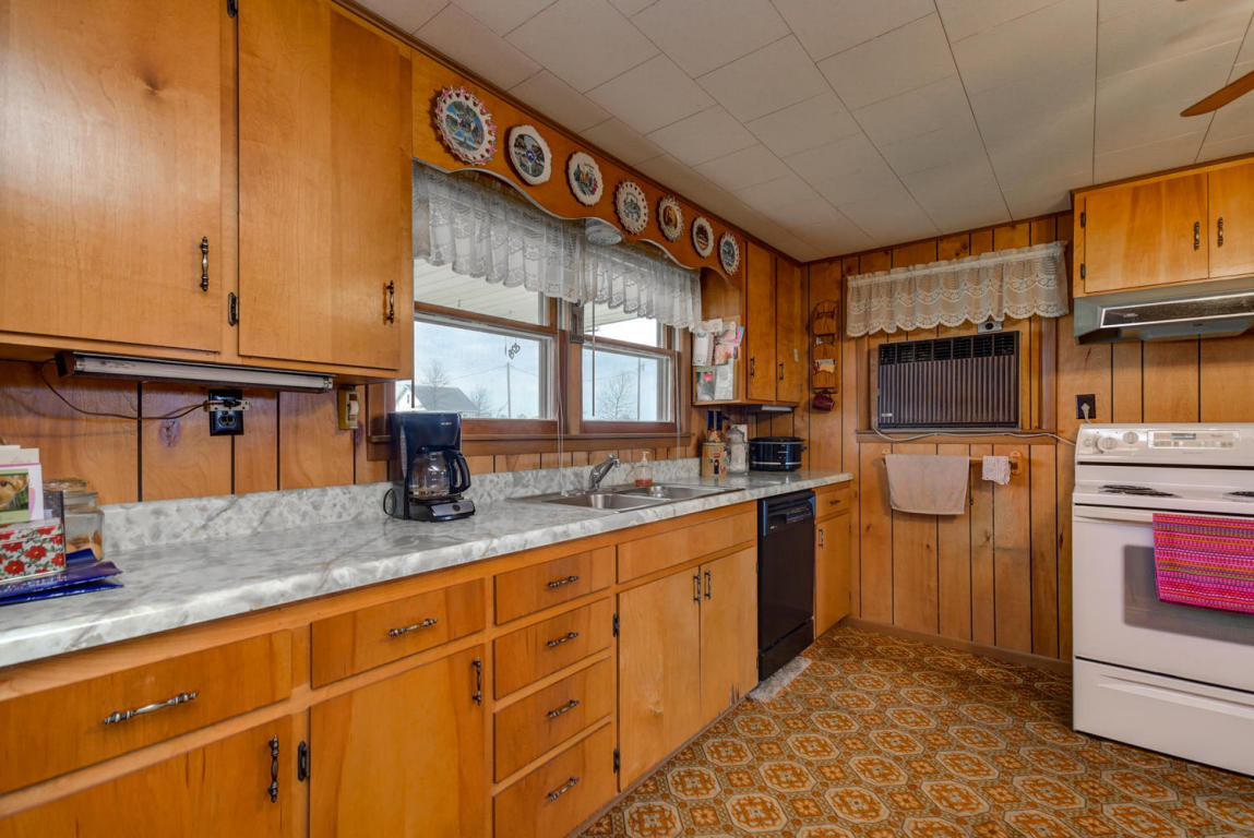 328 Lawrence 2075, La Russell, MO 64848