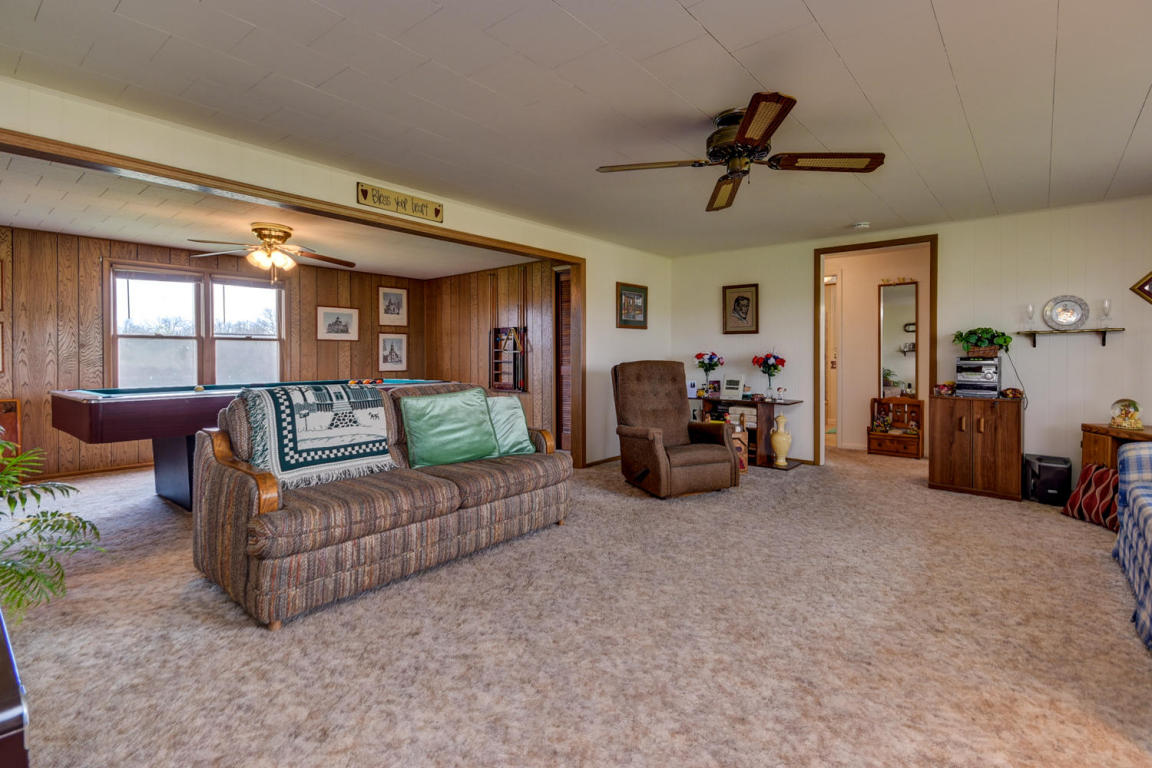 328 Lawrence 2075, La Russell, MO 64848