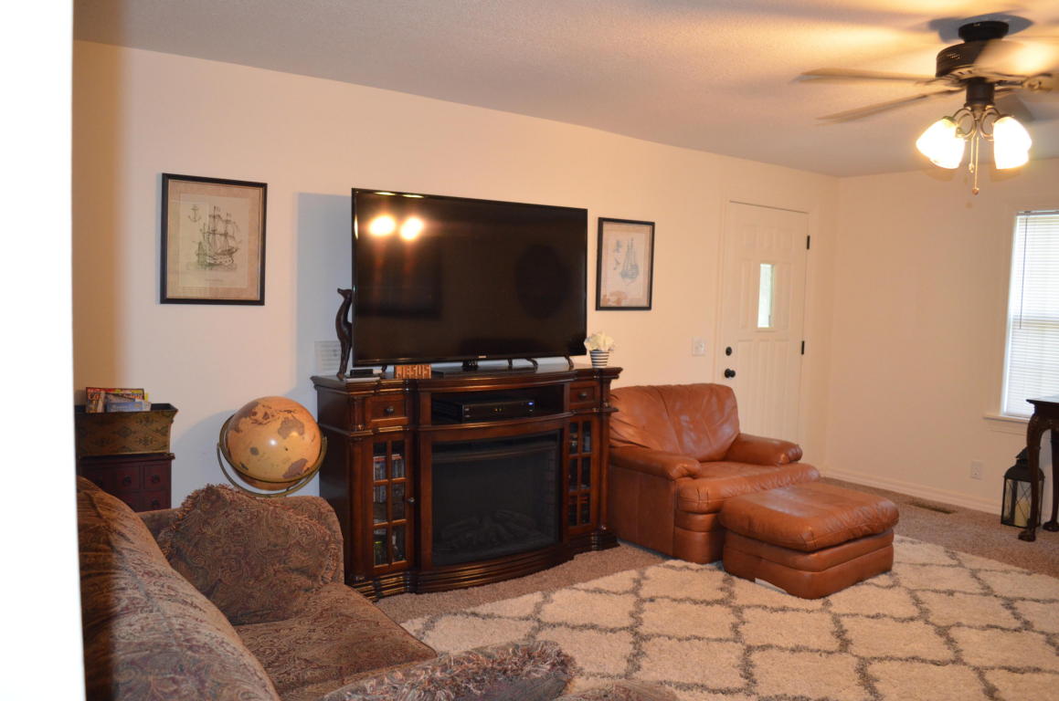 1707 Cherry Street, Seneca, MO 64865