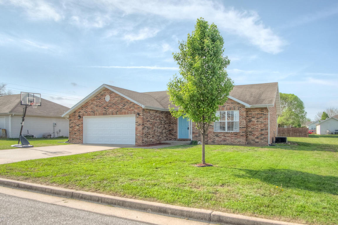 1720 Lucas Drive, Webb City, MO 64870