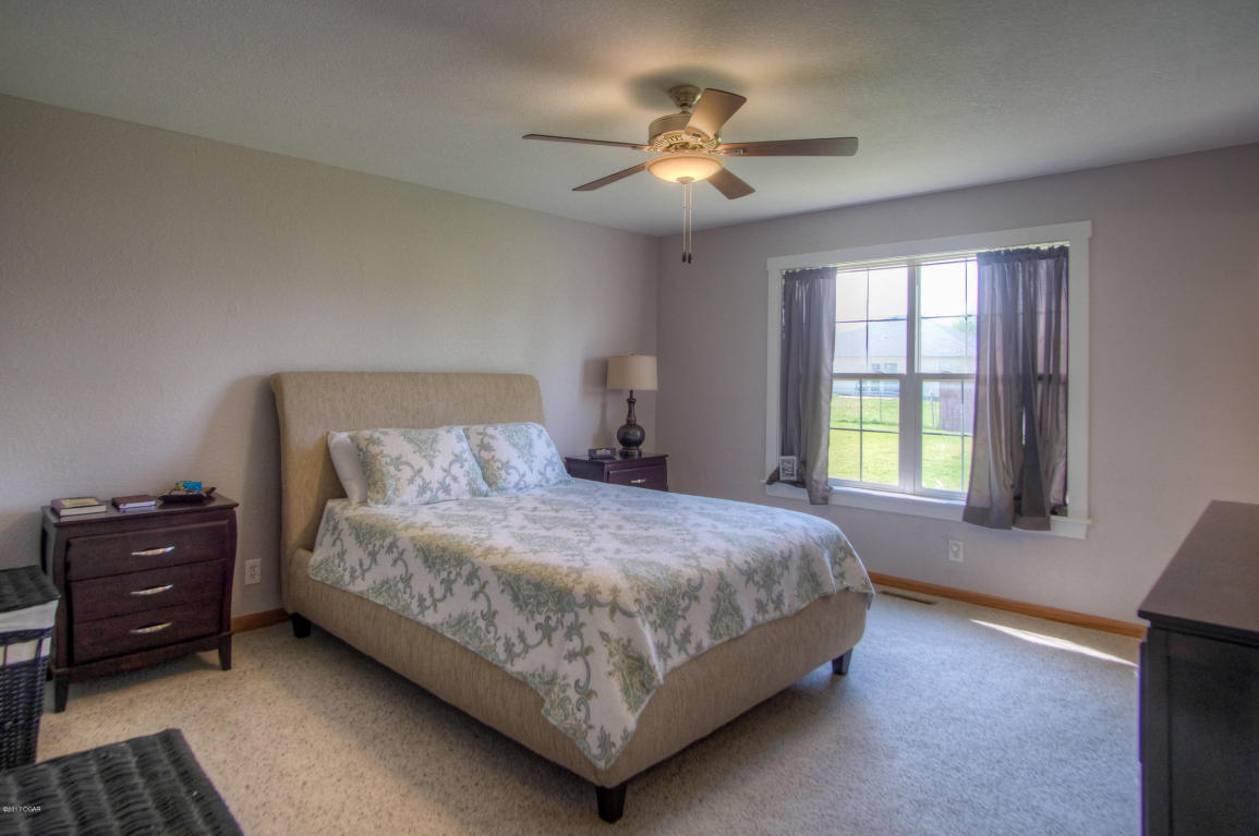 1720 Lucas Drive, Webb City, MO 64870