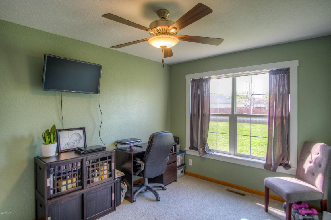1720 Lucas Drive, Webb City, MO 64870