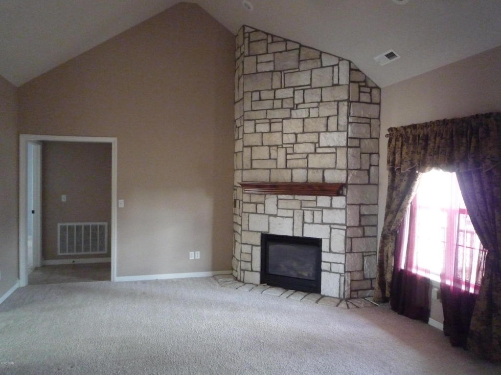 1121 S Rosedale, Webb City, MO 64870