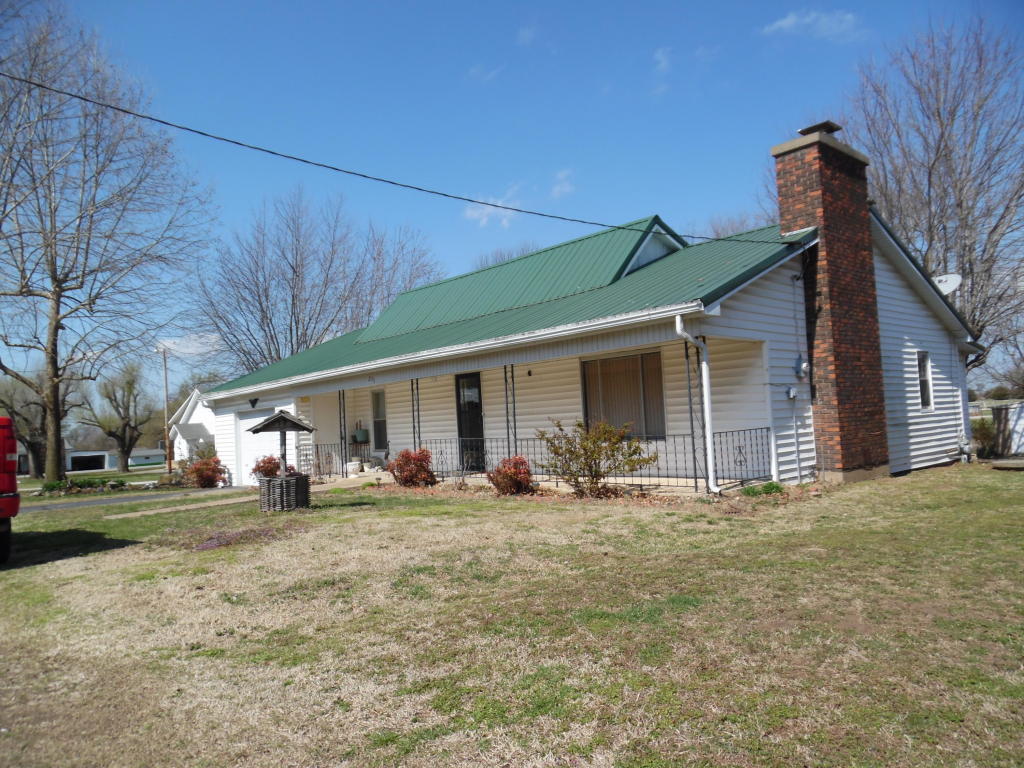 207 West Goosetree Street, Wheaton, MO 64874