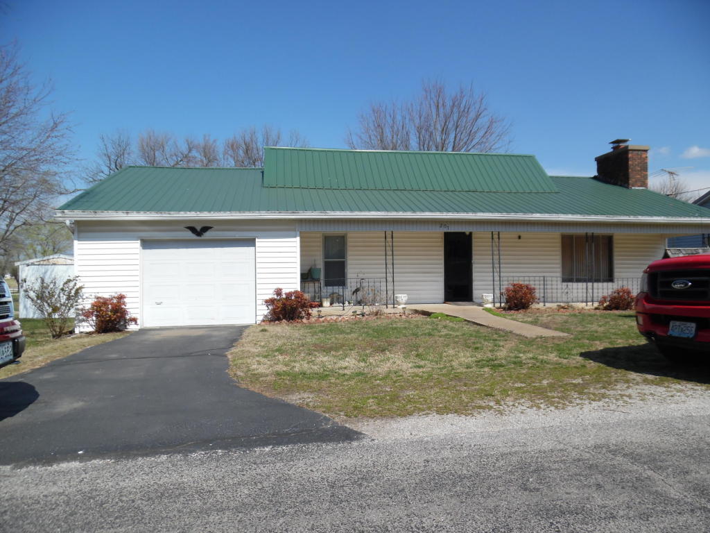 207 West Goosetree Street, Wheaton, MO 64874