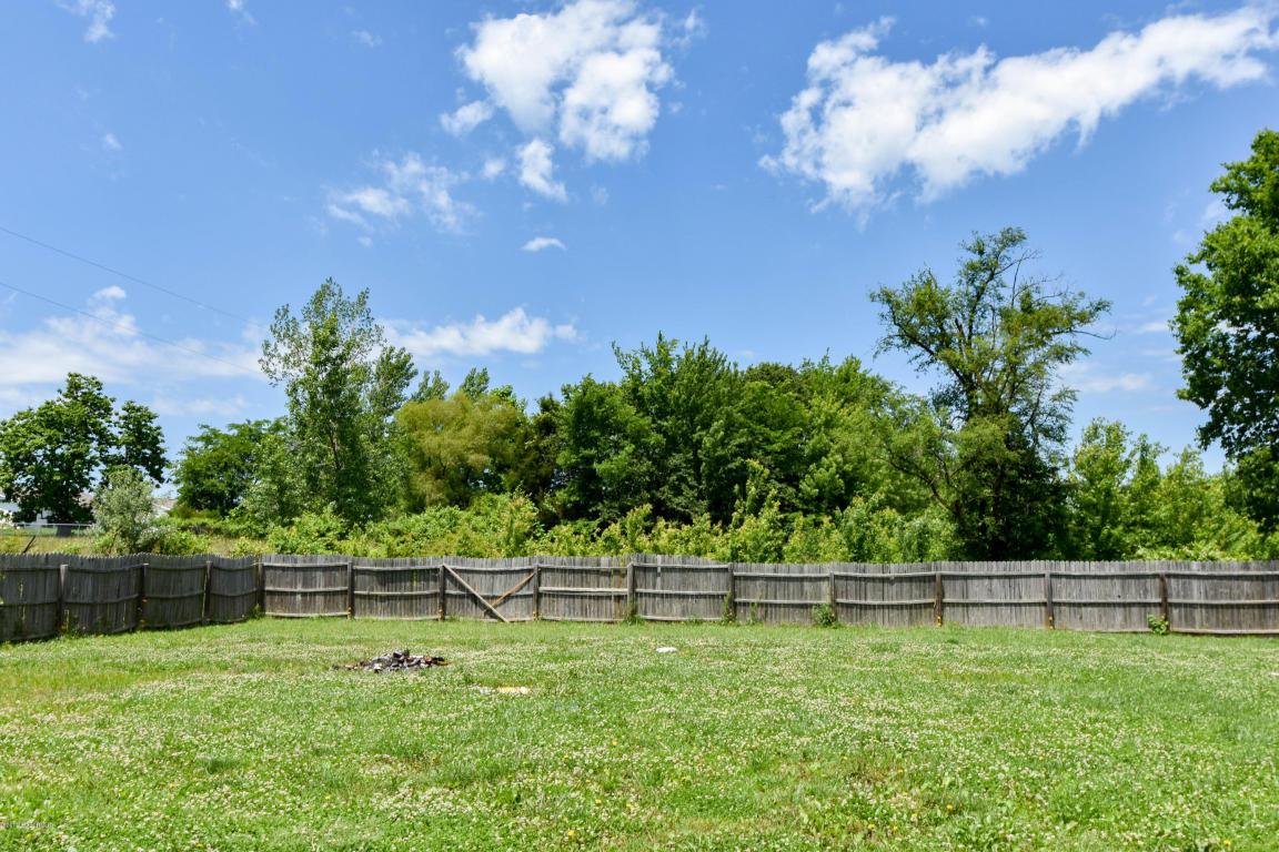186 E Simon Boulevard, Holts Summit, MO 65043