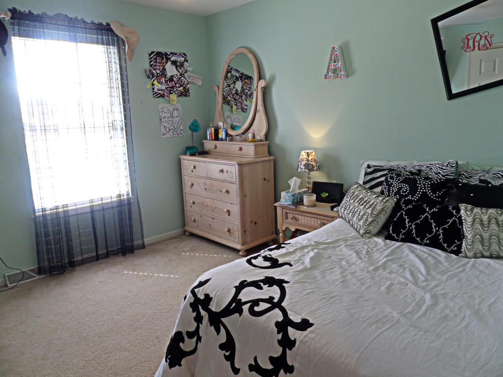 2124 COUNTY ROAD 382, Holts Summit, MO 65043