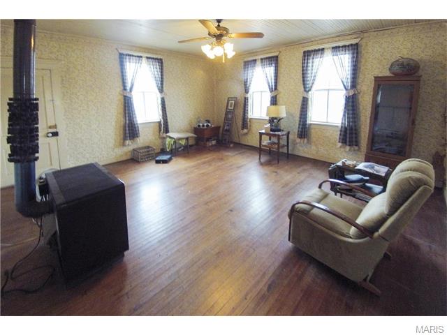 1002 Ellis Farm Rd, Morrison, MO 65061