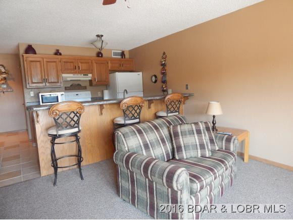 1552 Harbor Point Dr #205, Osage Beach, MO 65065