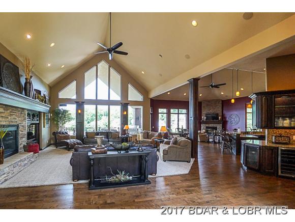 437 Forestridge Lane, Villages, MO 65079