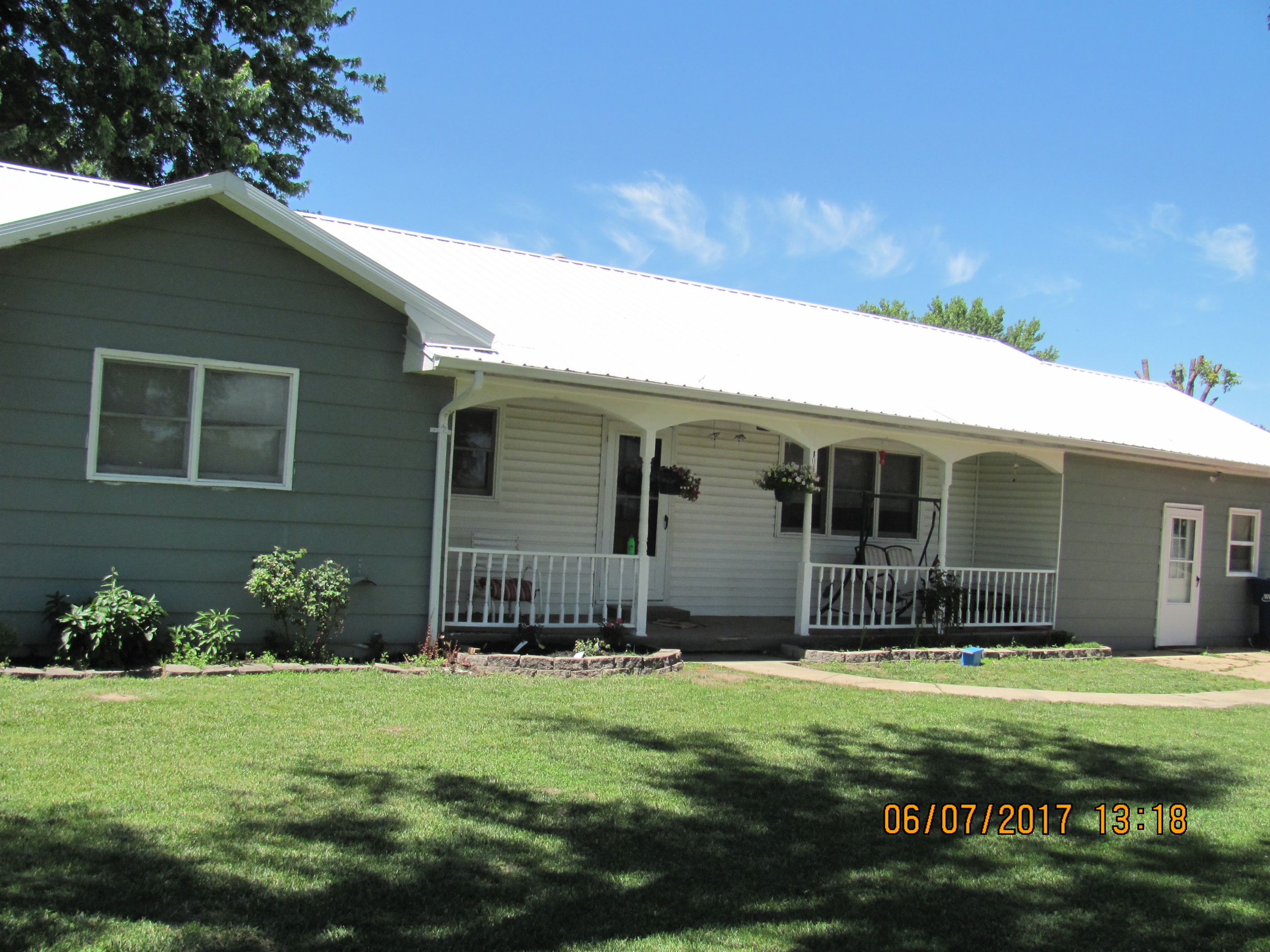 104 Pamela Dr, Versailles, MO 65084
