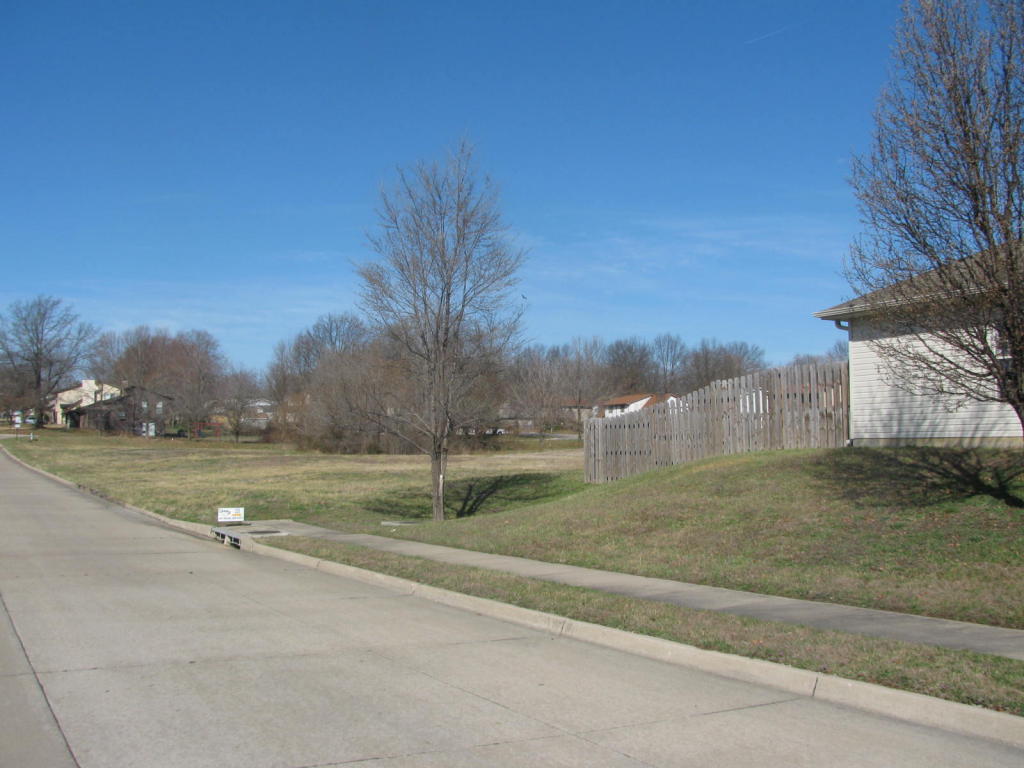 107 PORT WAY, Columbia, MO 65201