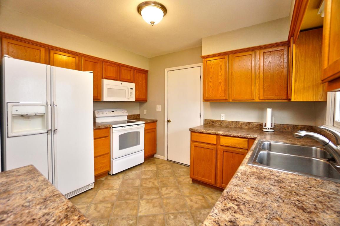 4608 WATERLOO DR, Columbia, MO 65202