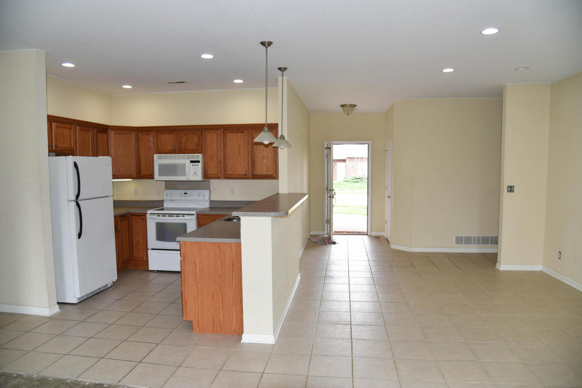 1806 TOPSAIL DR, Columbia, MO 65202
