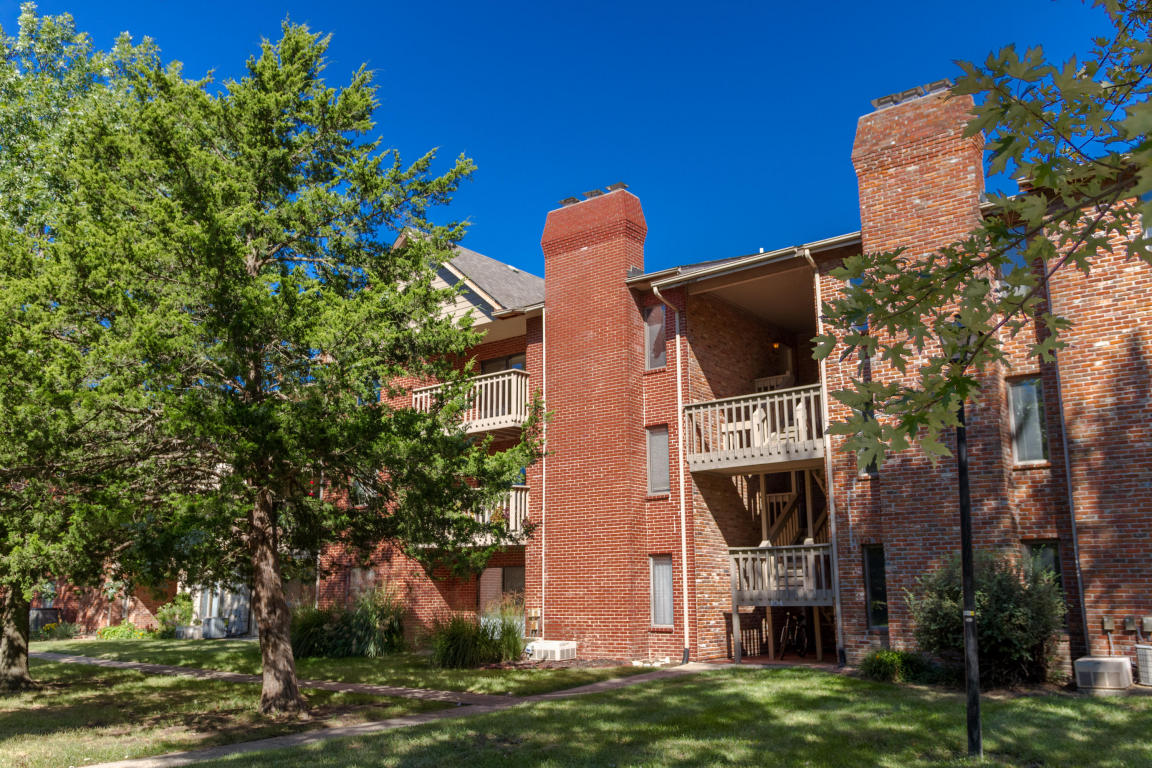 104 E GREEN MEADOWS RD, Columbia, MO 65203