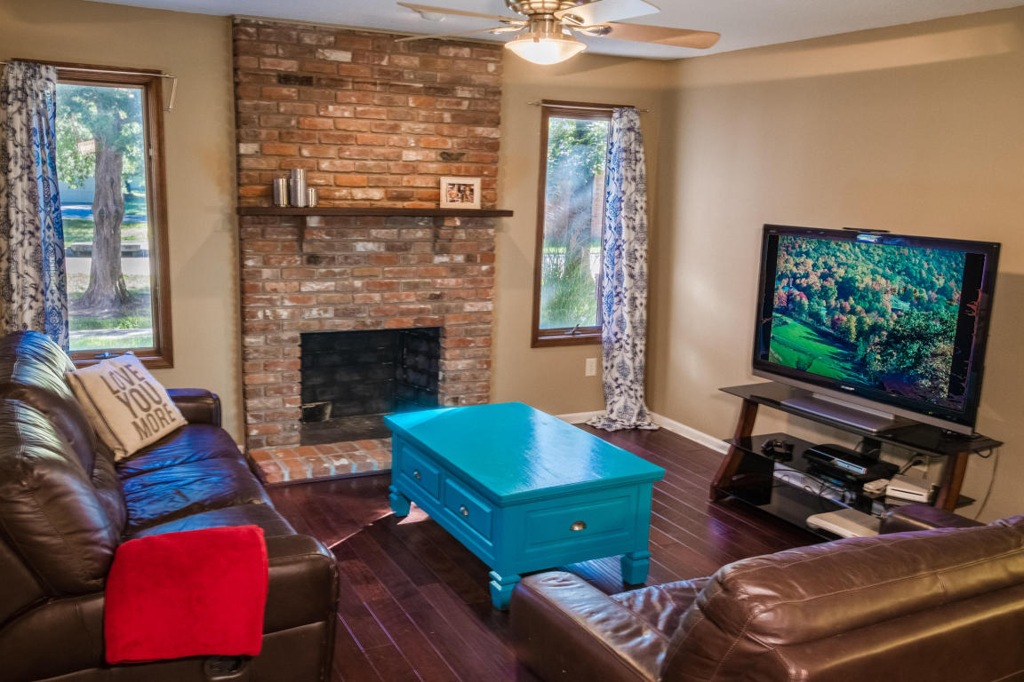 104 E GREEN MEADOWS RD, Columbia, MO 65203
