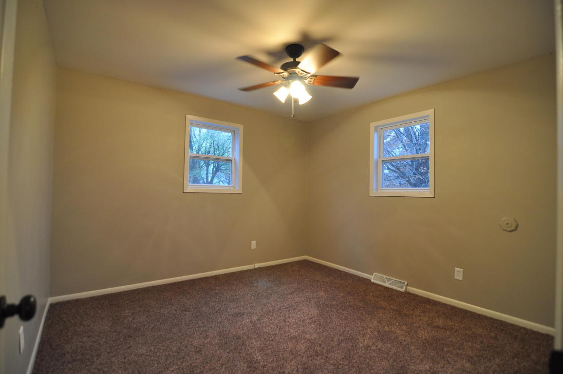 101 SUNSET DR, Boonville, MO 65233