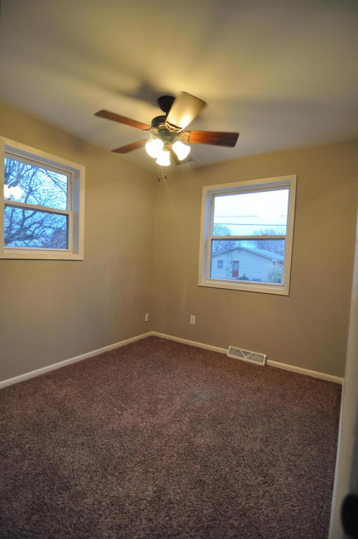 101 SUNSET DR, Boonville, MO 65233