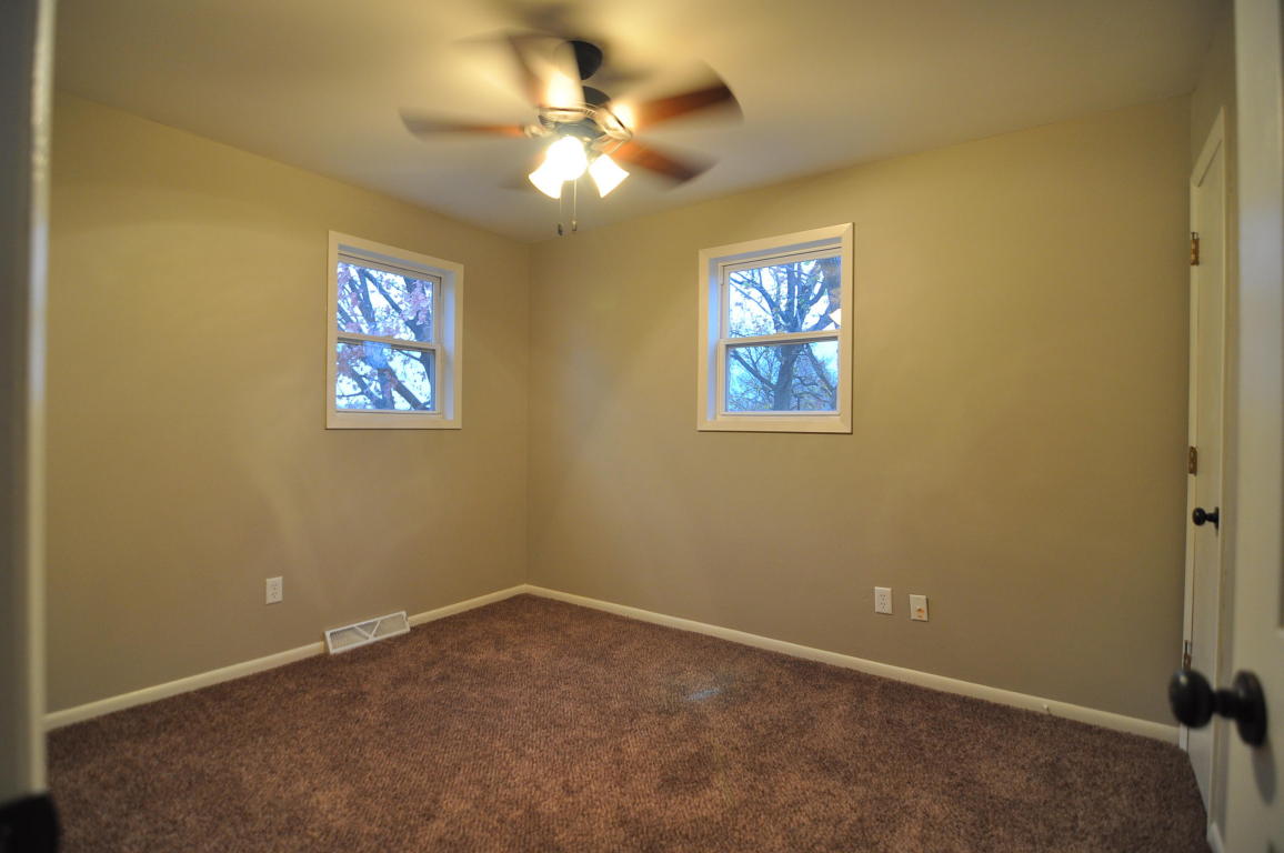 101 SUNSET DR, Boonville, MO 65233