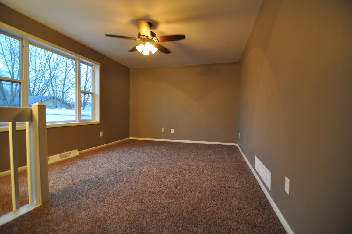 101 SUNSET DR, Boonville, MO 65233