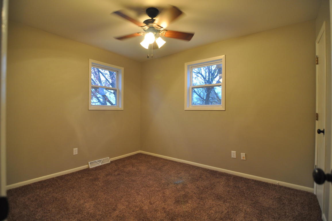101 SUNSET DR, Boonville, MO 65233