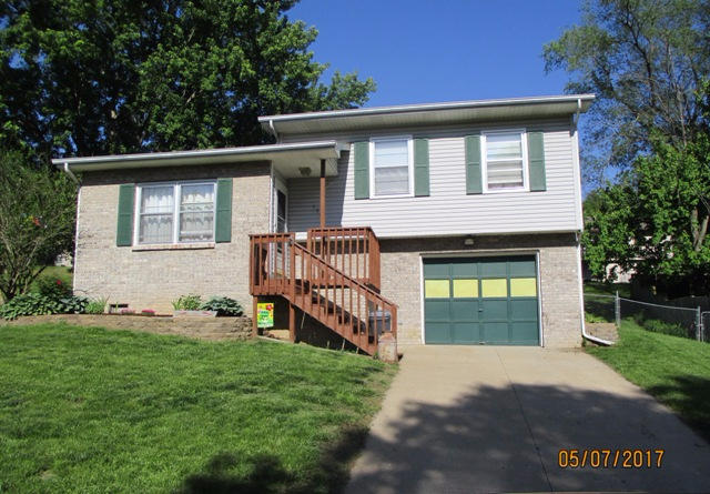 1012 Hilldell DR, Boonville, MO 65233