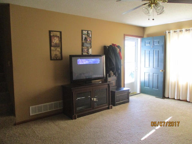 1012 Hilldell DR, Boonville, MO 65233