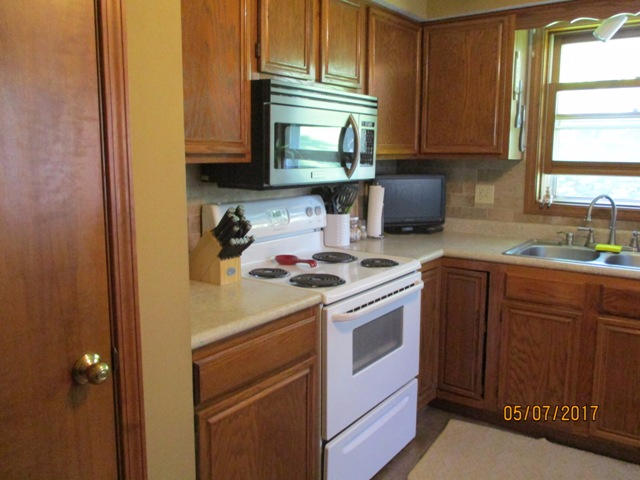 1012 Hilldell DR, Boonville, MO 65233