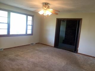 574 TIDBALL AVE, Centralia, MO 65240