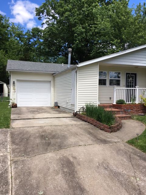 621 Grand Ave, Moberly, MO 65270