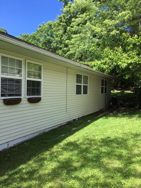 621 Grand Ave, Moberly, MO 65270