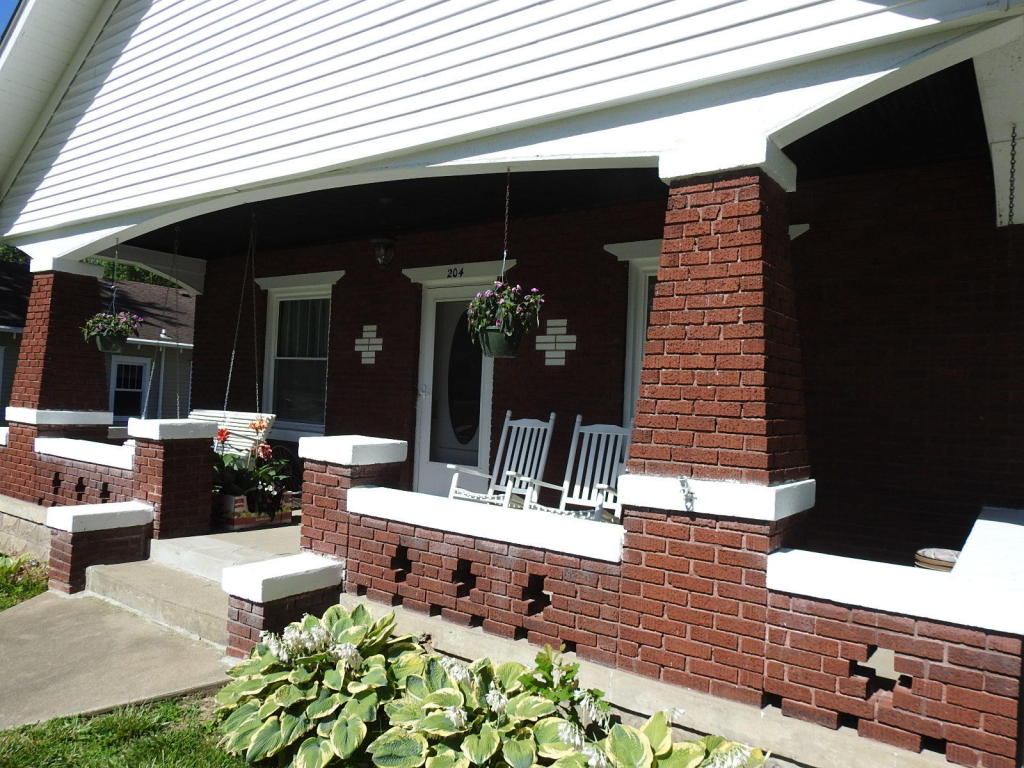 204 N Howard ST, New Franklin, MO 65274