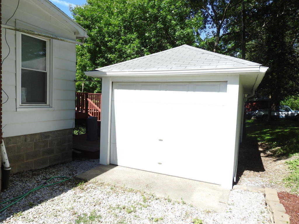 204 N Howard ST, New Franklin, MO 65274