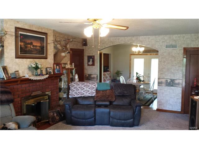 108 S. Seminary, Paris, MO 65275