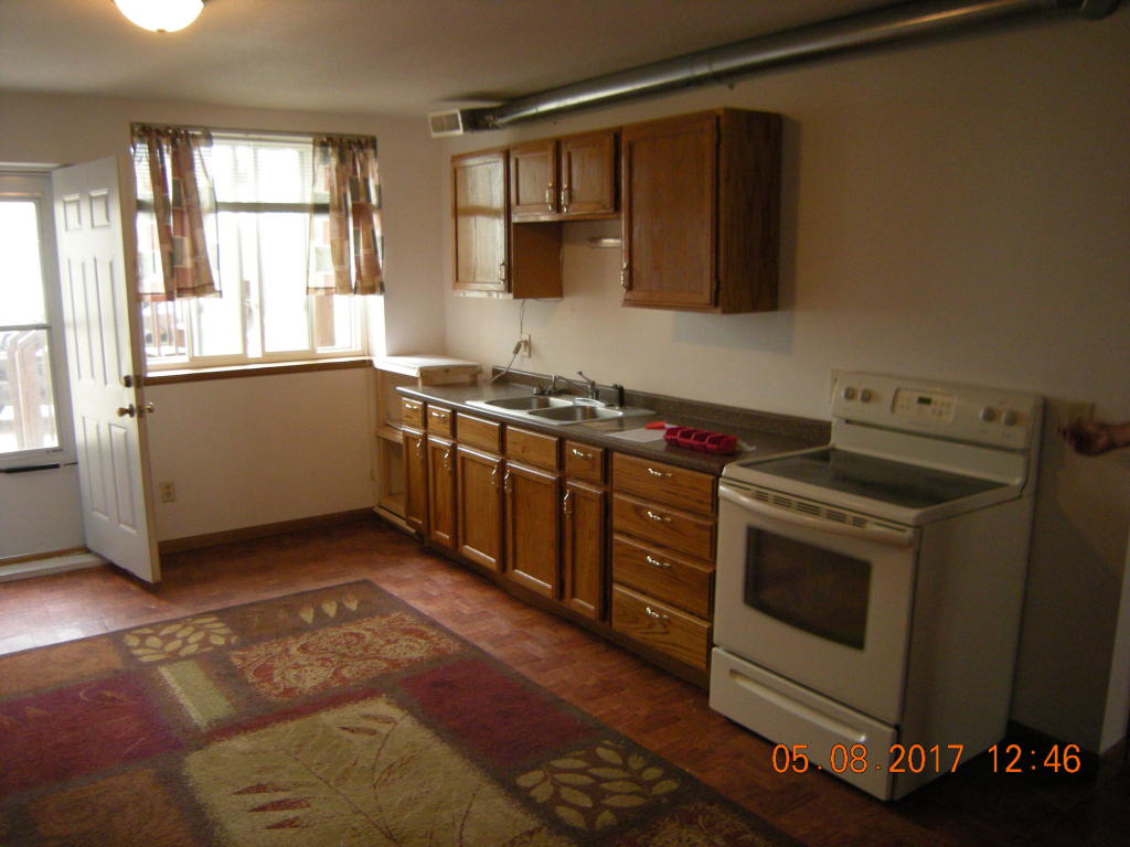 108 N OGDEN ST, Sturgeon, MO 65284