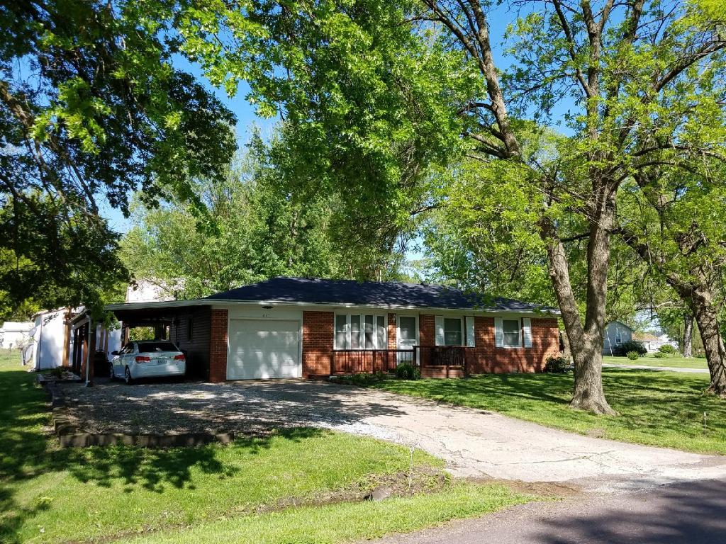 415 N AUDRAIN ST, Sturgeon, MO 65284