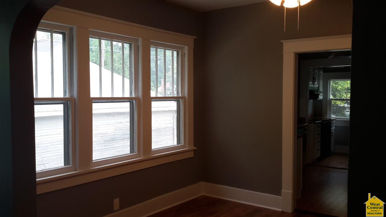 815 S Barrett Ave, Sedalia, MO 65301
