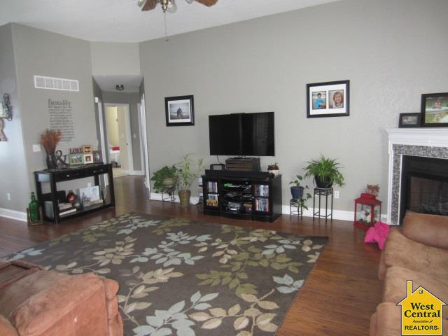 3233Cunningham Dr, Sedalia, MO 65301