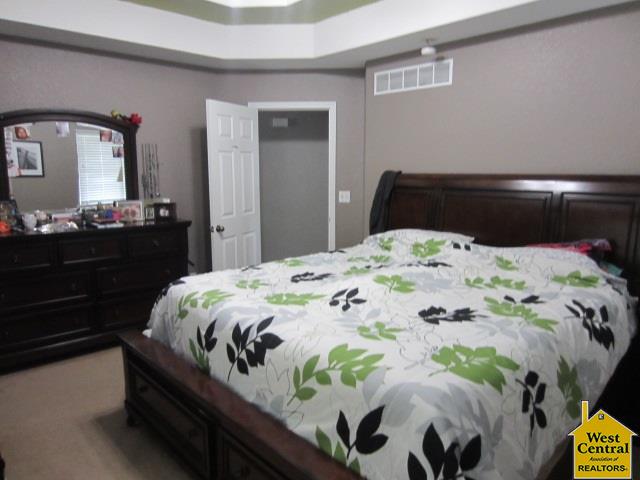 3233Cunningham Dr, Sedalia, MO 65301
