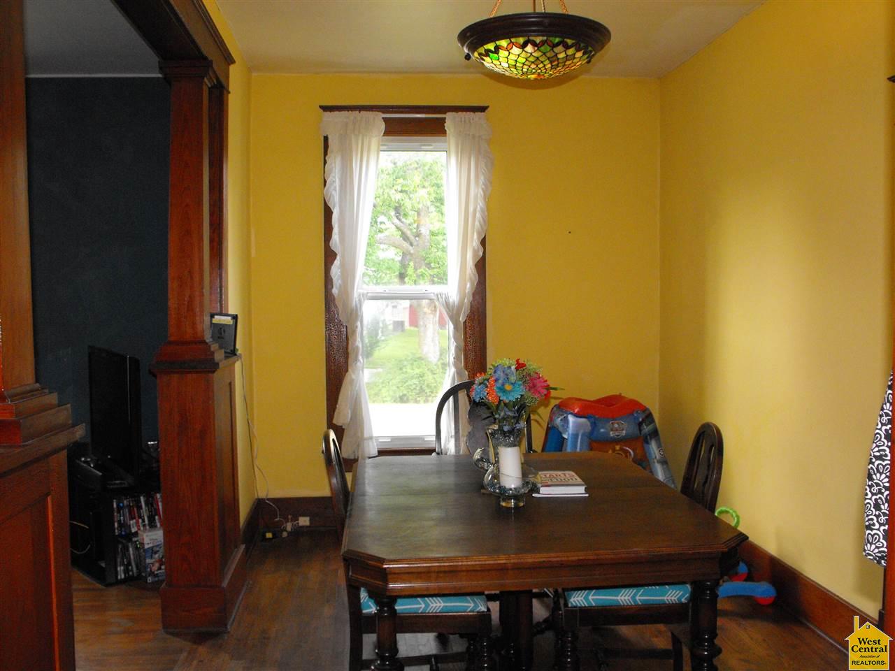 301 S Chestnut, La Monte, MO 65337