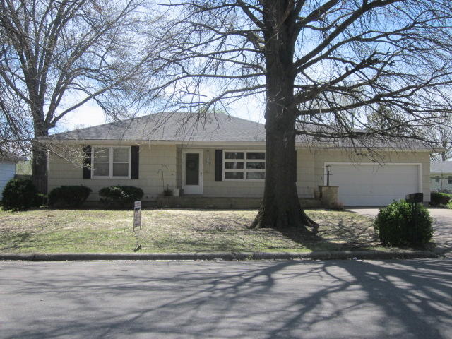 14 E Mission ST, Marshall, MO 65340