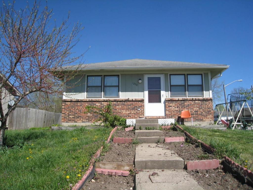 1270 S Miami AVE, Marshall, MO 65340