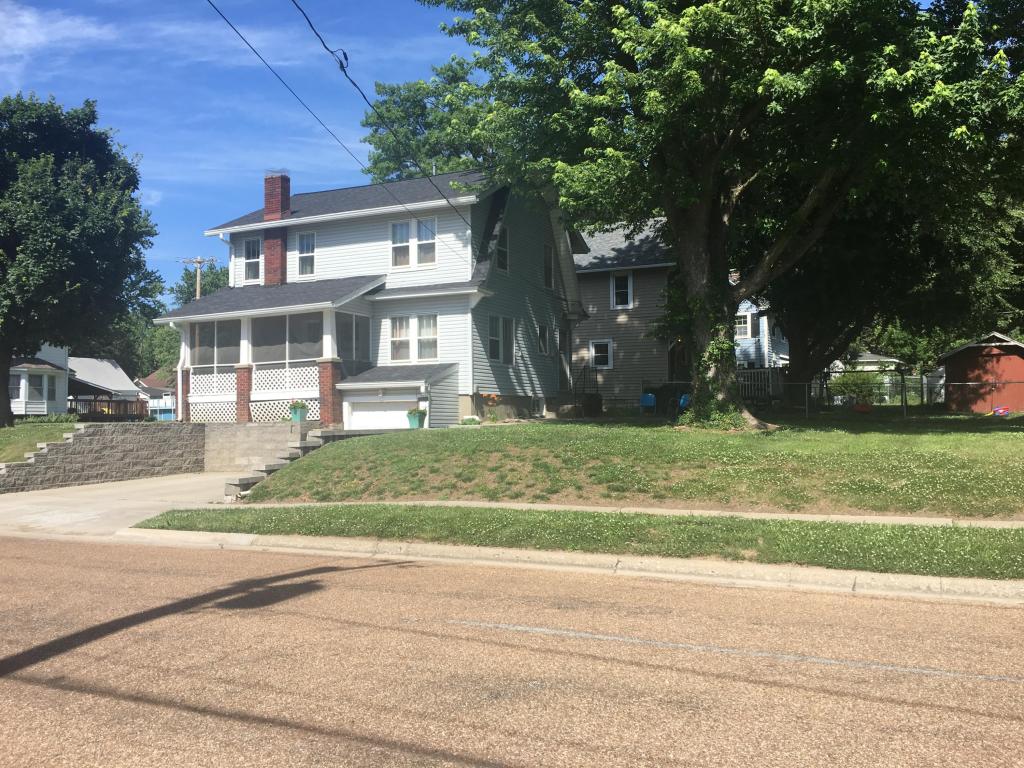400 E Mitchell ST, Marshall, MO 65340