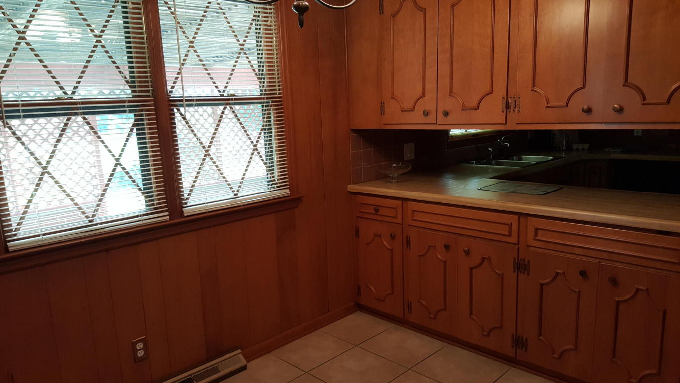 209 E MISSION ST, Marshall, MO 65340