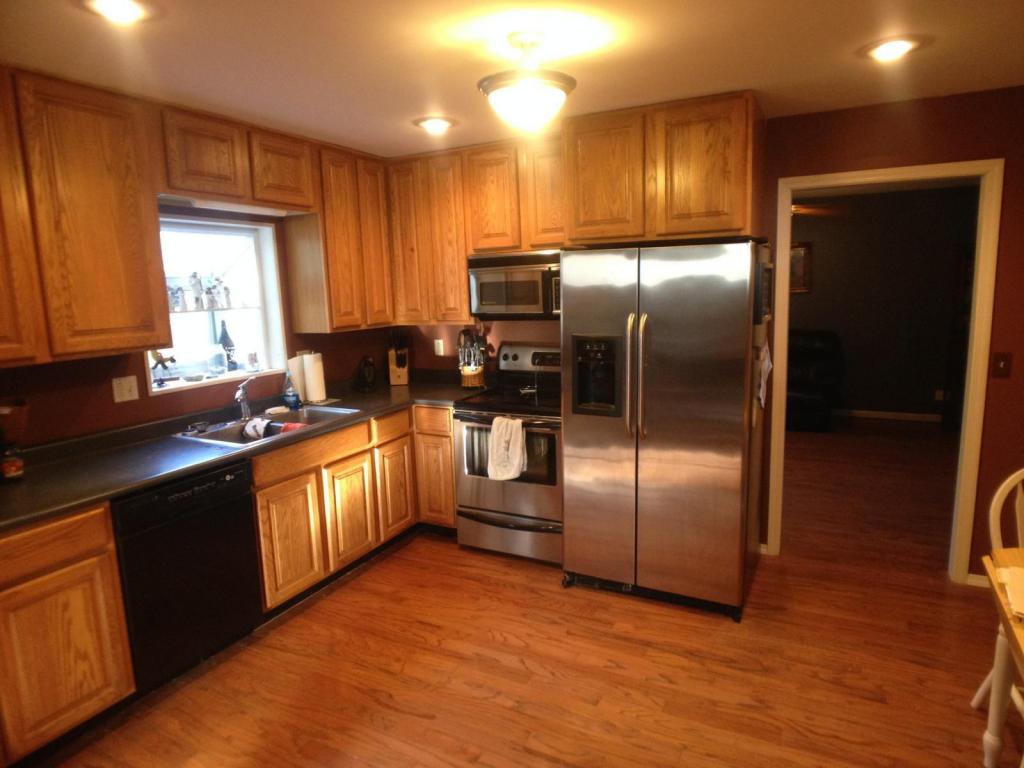 611 N LAKE DR, Marshall, MO 65340