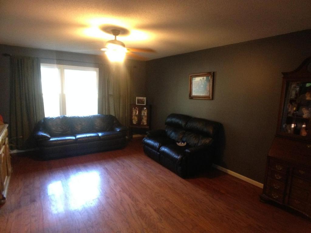 611 N LAKE DR, Marshall, MO 65340