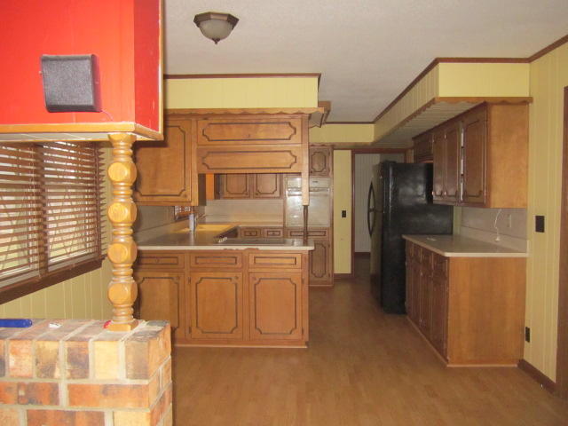 2 East BLACK, Marshall, MO 65340