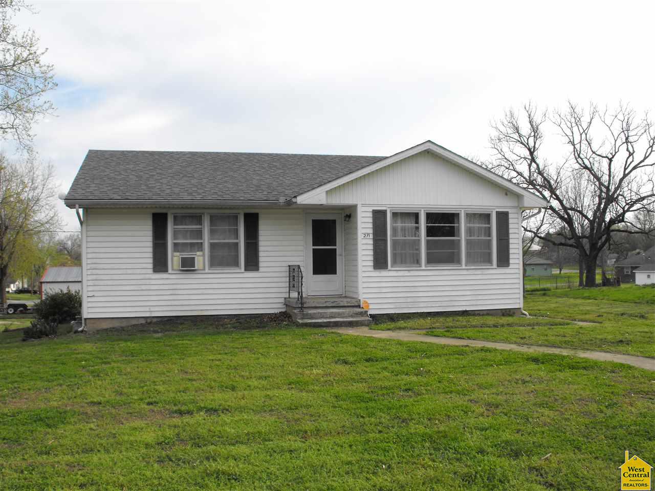 211 E Clay, Smithton, MO 65350
