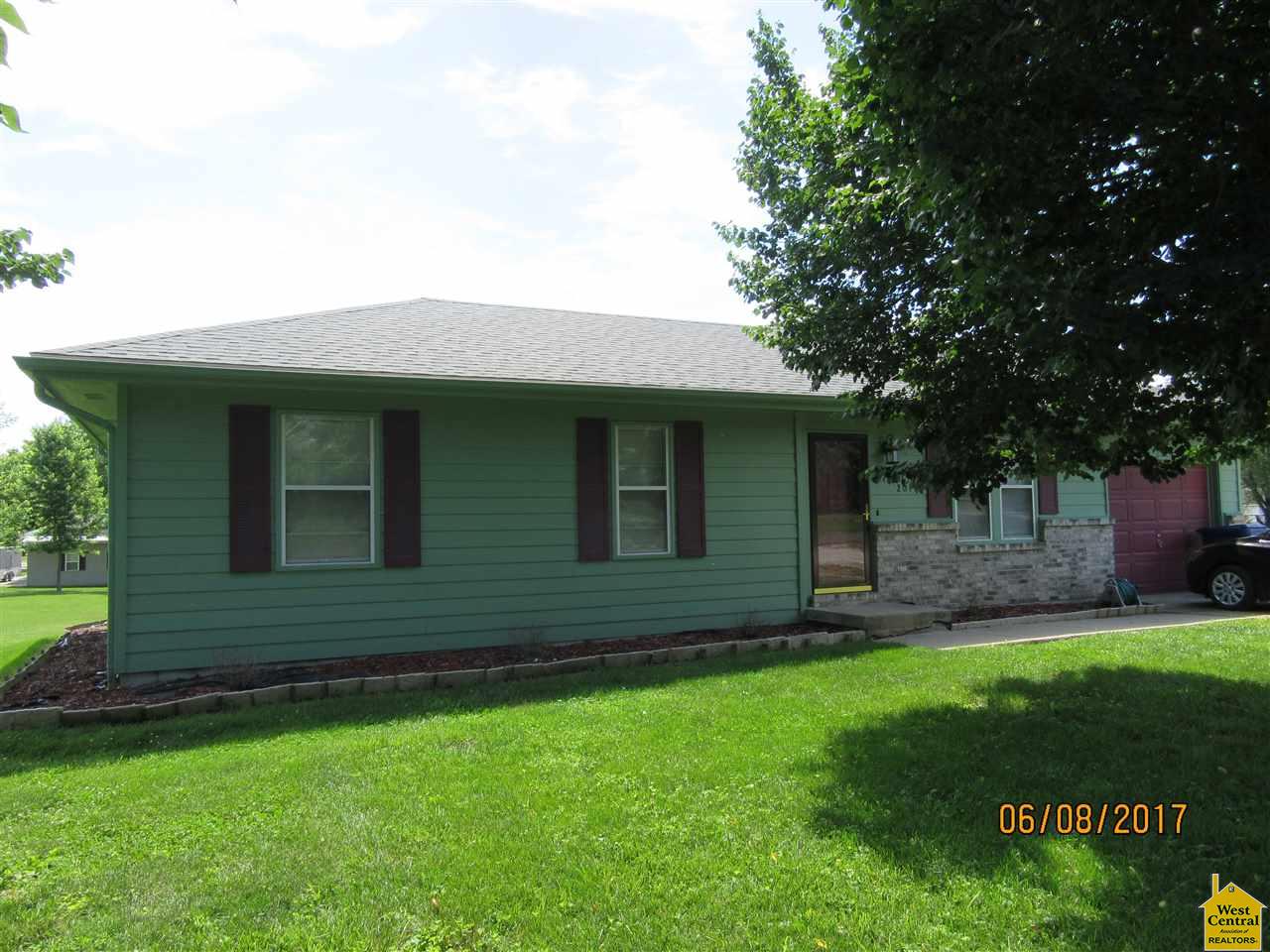 201 S Sassafras Ave, Smithton, MO 65350